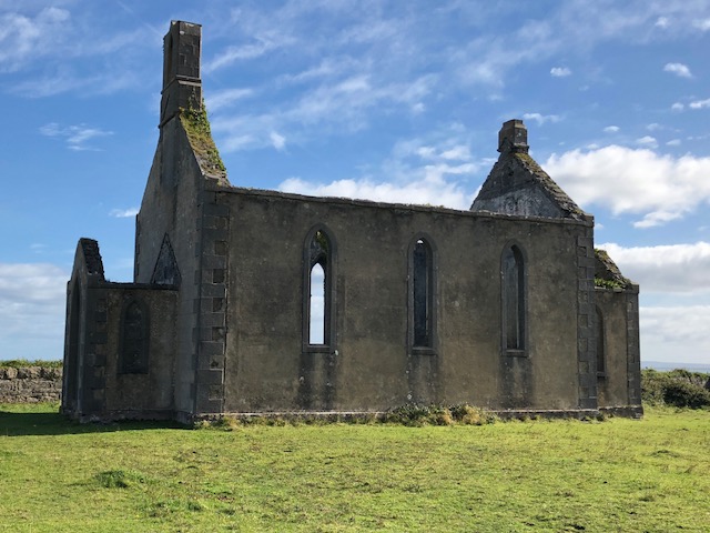 Image of a church ruin on Inishmore